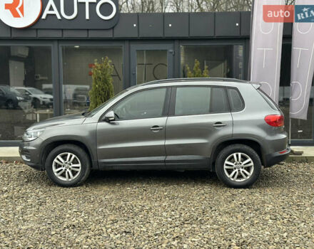 Серый Фольксваген Тигуан, объемом двигателя 2 л и пробегом 170 тыс. км за 12000 $, фото 1 на Automoto.ua