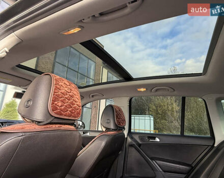 Сірий Фольксваген Тігуан, об'ємом двигуна 2 л та пробігом 176 тис. км за 12400 $, фото 41 на Automoto.ua