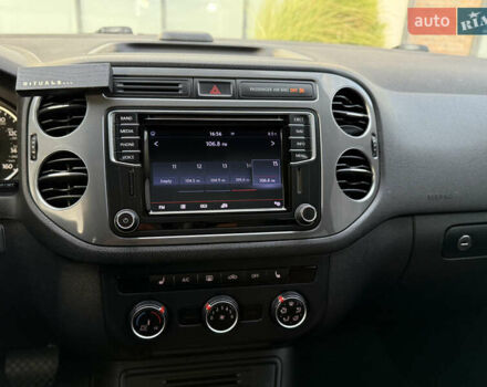 Сірий Фольксваген Тігуан, об'ємом двигуна 2 л та пробігом 176 тис. км за 12400 $, фото 30 на Automoto.ua