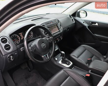 Сірий Фольксваген Тігуан, об'ємом двигуна 2 л та пробігом 150 тис. км за 13999 $, фото 16 на Automoto.ua