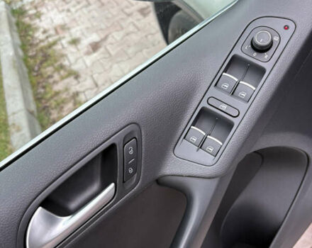 Серый Фольксваген Тигуан, объемом двигателя 2 л и пробегом 125 тыс. км за 14999 $, фото 31 на Automoto.ua