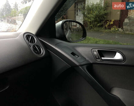 Сірий Фольксваген Тігуан, об'ємом двигуна 1.98 л та пробігом 197 тис. км за 13500 $, фото 43 на Automoto.ua