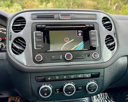 Серый Фольксваген Тигуан, объемом двигателя 2 л и пробегом 77 тыс. км за 9000 $, фото 12 на Automoto.ua