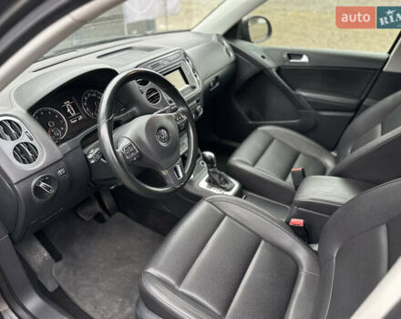 Серый Фольксваген Тигуан, объемом двигателя 2 л и пробегом 170 тыс. км за 12000 $, фото 16 на Automoto.ua