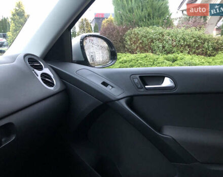 Сірий Фольксваген Тігуан, об'ємом двигуна 1.97 л та пробігом 214 тис. км за 12500 $, фото 23 на Automoto.ua