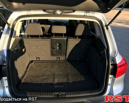 Сірий Фольксваген Тігуан, об'ємом двигуна 2 л та пробігом 170 тис. км за 12500 $, фото 7 на Automoto.ua