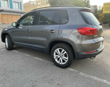 Сірий Фольксваген Тігуан, об'ємом двигуна 2 л та пробігом 193 тис. км за 11999 $, фото 3 на Automoto.ua