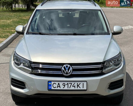 Сірий Фольксваген Тігуан, об'ємом двигуна 2 л та пробігом 224 тис. км за 13900 $, фото 1 на Automoto.ua