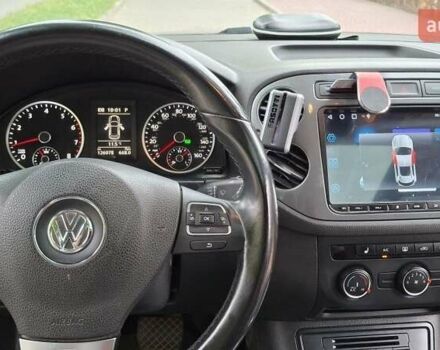 Серый Фольксваген Тигуан, объемом двигателя 2 л и пробегом 126 тыс. км за 15200 $, фото 2 на Automoto.ua