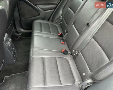 Серый Фольксваген Тигуан, объемом двигателя 2 л и пробегом 170 тыс. км за 12000 $, фото 18 на Automoto.ua