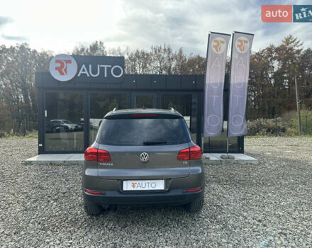 Серый Фольксваген Тигуан, объемом двигателя 2 л и пробегом 170 тыс. км за 12500 $, фото 3 на Automoto.ua