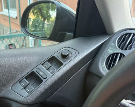 Сірий Фольксваген Тігуан, об'ємом двигуна 1.99 л та пробігом 250 тис. км за 14500 $, фото 6 на Automoto.ua