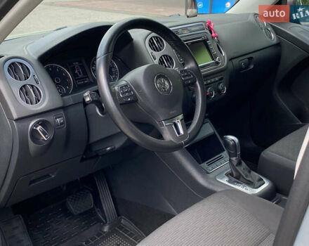 Сірий Фольксваген Тігуан, об'ємом двигуна 2 л та пробігом 224 тис. км за 13900 $, фото 23 на Automoto.ua