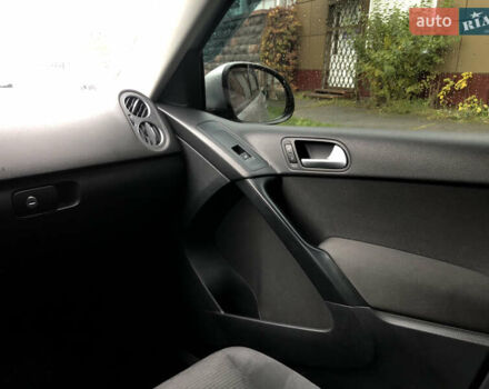 Сірий Фольксваген Тігуан, об'ємом двигуна 1.98 л та пробігом 197 тис. км за 13500 $, фото 34 на Automoto.ua