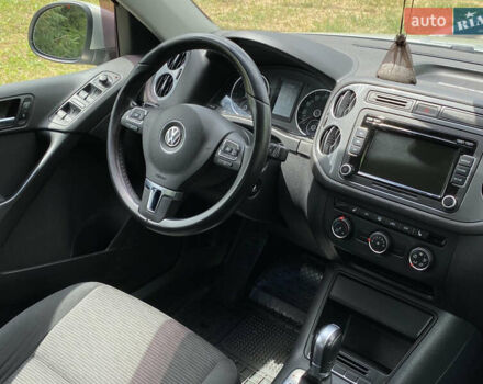 Сірий Фольксваген Тігуан, об'ємом двигуна 2 л та пробігом 224 тис. км за 13900 $, фото 27 на Automoto.ua