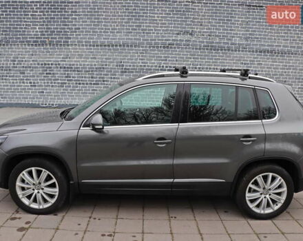 Сірий Фольксваген Тігуан, об'ємом двигуна 2 л та пробігом 150 тис. км за 13999 $, фото 2 на Automoto.ua