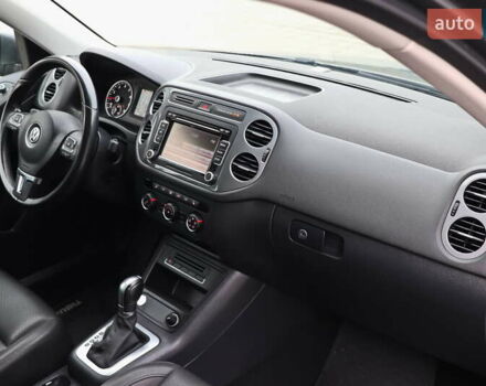 Сірий Фольксваген Тігуан, об'ємом двигуна 2 л та пробігом 150 тис. км за 13999 $, фото 9 на Automoto.ua