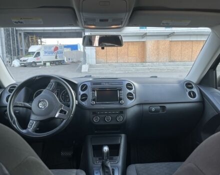 Сірий Фольксваген Тігуан, об'ємом двигуна 2 л та пробігом 193 тис. км за 11999 $, фото 6 на Automoto.ua