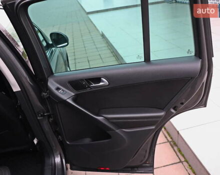 Сірий Фольксваген Тігуан, об'ємом двигуна 2 л та пробігом 150 тис. км за 13999 $, фото 14 на Automoto.ua