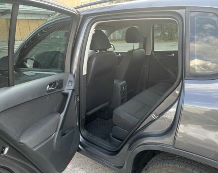 Сірий Фольксваген Тігуан, об'ємом двигуна 2 л та пробігом 193 тис. км за 11999 $, фото 8 на Automoto.ua