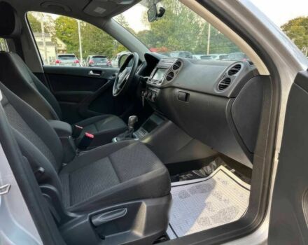 Сірий Фольксваген Тігуан, об'ємом двигуна 2 л та пробігом 71 тис. км за 7000 $, фото 8 на Automoto.ua