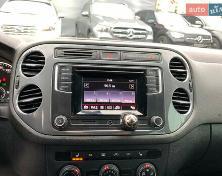 Серый Фольксваген Тигуан, объемом двигателя 2 л и пробегом 195 тыс. км за 15340 $, фото 28 на Automoto.ua