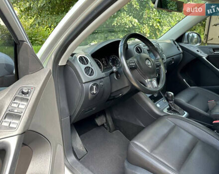 Серый Фольксваген Тигуан, объемом двигателя 2 л и пробегом 128 тыс. км за 15000 $, фото 12 на Automoto.ua