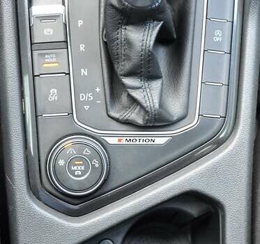 Сірий Фольксваген Тігуан, об'ємом двигуна 1.98 л та пробігом 174 тис. км за 20300 $, фото 43 на Automoto.ua