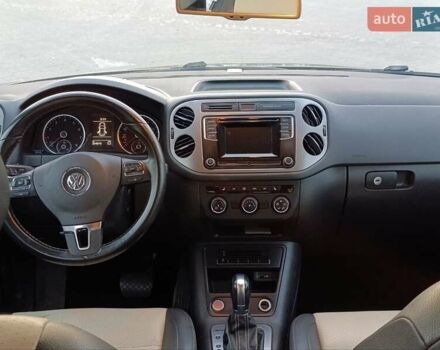 Сірий Фольксваген Тігуан, об'ємом двигуна 2 л та пробігом 205 тис. км за 12200 $, фото 26 на Automoto.ua