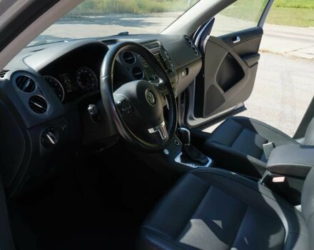 Сірий Фольксваген Тігуан, об'ємом двигуна 2 л та пробігом 77 тис. км за 7000 $, фото 7 на Automoto.ua