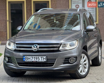 Серый Фольксваген Тигуан, объемом двигателя 1.97 л и пробегом 124 тыс. км за 17200 $, фото 2 на Automoto.ua