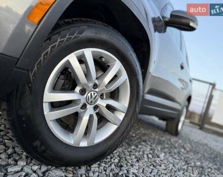Серый Фольксваген Тигуан, объемом двигателя 2 л и пробегом 135 тыс. км за 11950 $, фото 23 на Automoto.ua