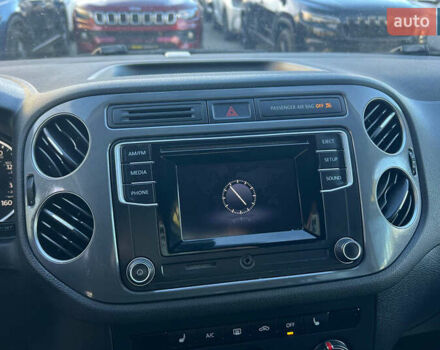 Серый Фольксваген Тигуан, объемом двигателя 2 л и пробегом 193 тыс. км за 13700 $, фото 13 на Automoto.ua