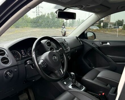 Серый Фольксваген Тигуан, объемом двигателя 2 л и пробегом 188 тыс. км за 13500 $, фото 5 на Automoto.ua