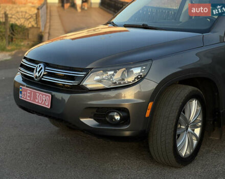 Серый Фольксваген Тигуан, объемом двигателя 2 л и пробегом 199 тыс. км за 12200 $, фото 2 на Automoto.ua