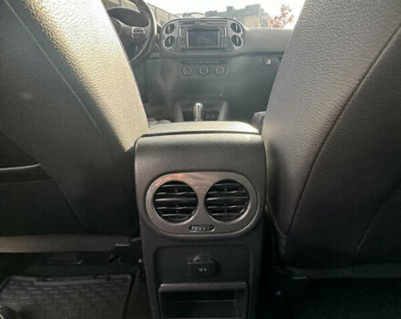 Сірий Фольксваген Тігуан, об'ємом двигуна 2 л та пробігом 175 тис. км за 12750 $, фото 53 на Automoto.ua