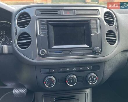 Сірий Фольксваген Тігуан, об'ємом двигуна 2 л та пробігом 133 тис. км за 13499 $, фото 18 на Automoto.ua