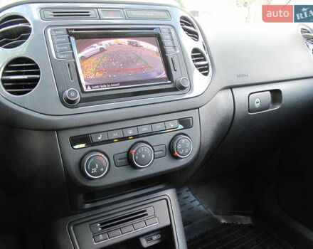 Серый Фольксваген Тигуан, объемом двигателя 2 л и пробегом 186 тыс. км за 14900 $, фото 92 на Automoto.ua