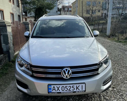 Сірий Фольксваген Тігуан, об'ємом двигуна 2 л та пробігом 40 тис. км за 17999 $, фото 3 на Automoto.ua