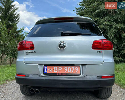 Серый Фольксваген Тигуан, объемом двигателя 2 л и пробегом 128 тыс. км за 15000 $, фото 7 на Automoto.ua