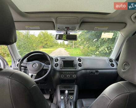 Серый Фольксваген Тигуан, объемом двигателя 2 л и пробегом 128 тыс. км за 15000 $, фото 11 на Automoto.ua