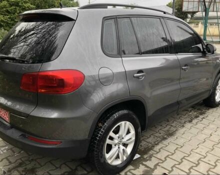 Серый Фольксваген Тигуан, объемом двигателя 2 л и пробегом 227 тыс. км за 9600 $, фото 4 на Automoto.ua