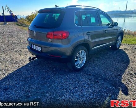Серый Фольксваген Тигуан, объемом двигателя 2 л и пробегом 195 тыс. км за 13000 $, фото 3 на Automoto.ua