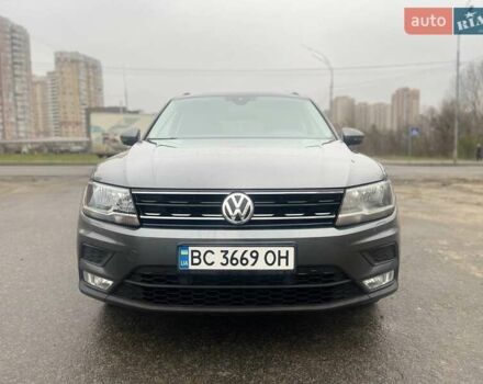 Серый Фольксваген Тигуан, объемом двигателя 1.98 л и пробегом 170 тыс. км за 18999 $, фото 2 на Automoto.ua