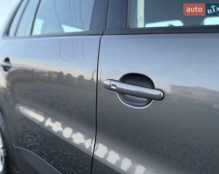 Серый Фольксваген Тигуан, объемом двигателя 2 л и пробегом 135 тыс. км за 11950 $, фото 14 на Automoto.ua