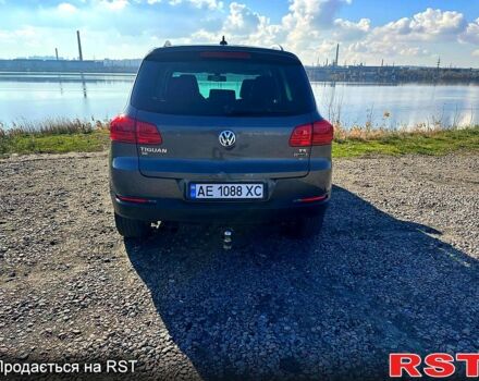 Серый Фольксваген Тигуан, объемом двигателя 2 л и пробегом 195 тыс. км за 13000 $, фото 6 на Automoto.ua