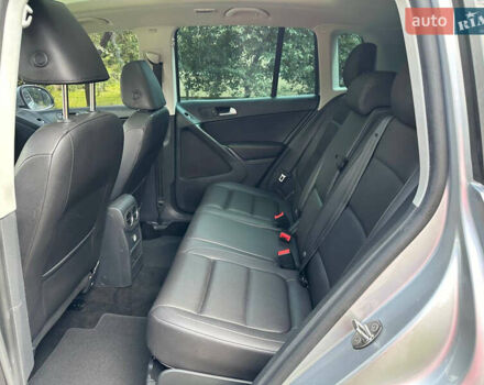 Серый Фольксваген Тигуан, объемом двигателя 2 л и пробегом 128 тыс. км за 15000 $, фото 13 на Automoto.ua