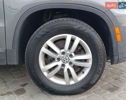 Сірий Фольксваген Тігуан, об'ємом двигуна 2 л та пробігом 205 тис. км за 12200 $, фото 37 на Automoto.ua