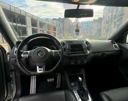 Сірий Фольксваген Тігуан, об'ємом двигуна 2 л та пробігом 175 тис. км за 12750 $, фото 57 на Automoto.ua