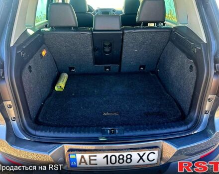 Серый Фольксваген Тигуан, объемом двигателя 2 л и пробегом 195 тыс. км за 13000 $, фото 11 на Automoto.ua